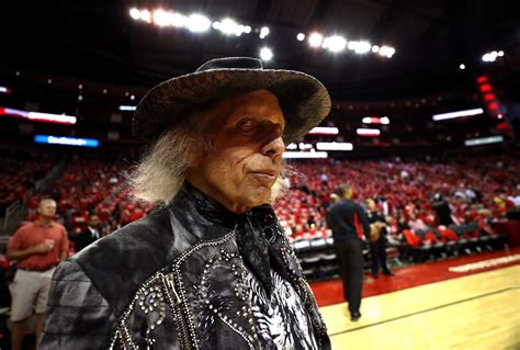 How Jimmy Goldstein, the NBAs superfan, made his。